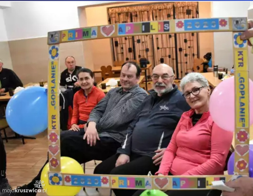 Pogoda ich nie rozpieszczała ale i tak wybrali się na rajd po gminie