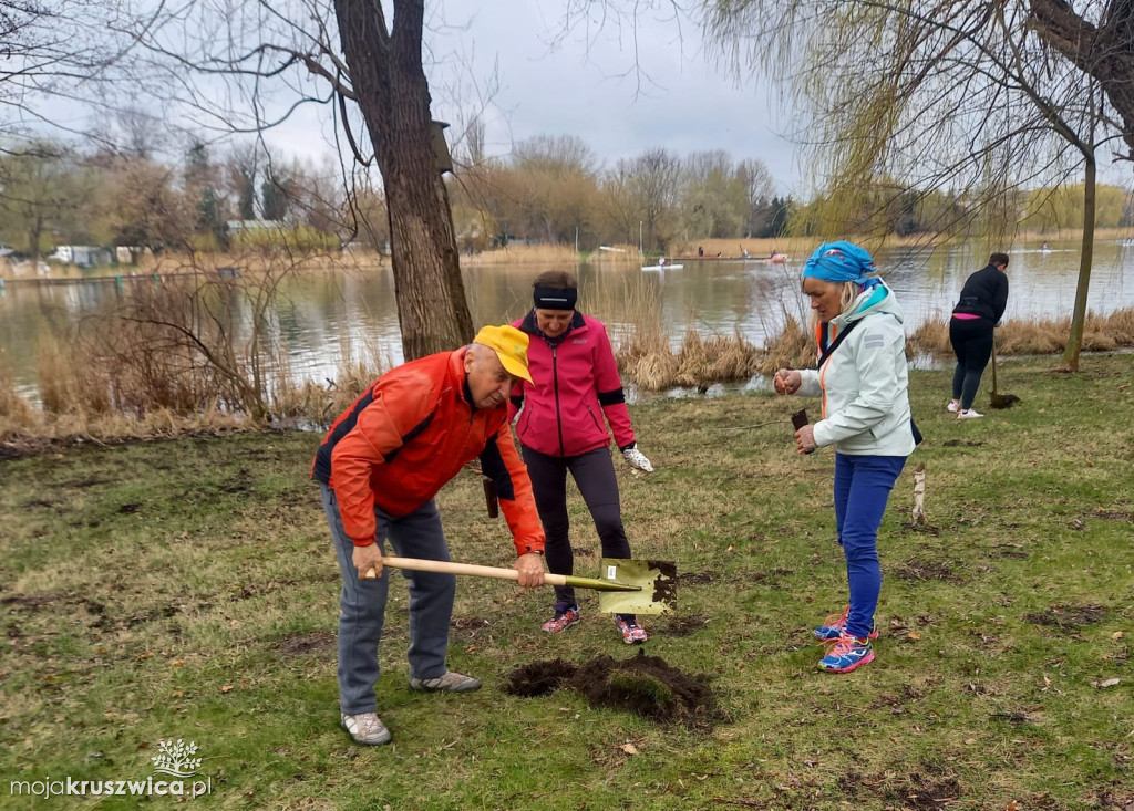 Na Półwyspie Rzępowskim sadzili drzewa! [ZDJĘCIA]