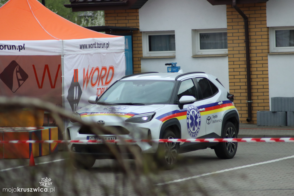  Dachowanie auta, pierwsza pomoc i Piastowski Rajd w Kruszwicy [ZDJĘCIA]