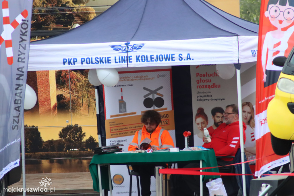  Dachowanie auta, pierwsza pomoc i Piastowski Rajd w Kruszwicy [ZDJĘCIA]