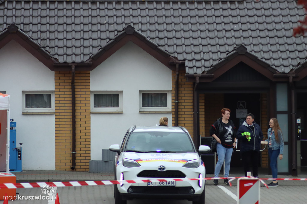  Dachowanie auta, pierwsza pomoc i Piastowski Rajd w Kruszwicy [ZDJĘCIA]