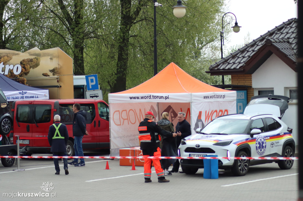  Dachowanie auta, pierwsza pomoc i Piastowski Rajd w Kruszwicy [ZDJĘCIA]
