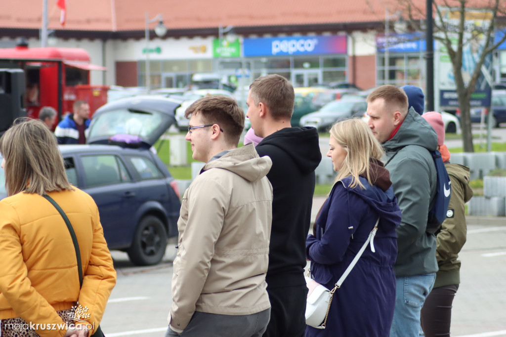  Dachowanie auta, pierwsza pomoc i Piastowski Rajd w Kruszwicy [ZDJĘCIA]