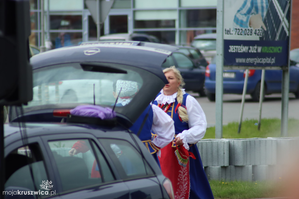  Dachowanie auta, pierwsza pomoc i Piastowski Rajd w Kruszwicy [ZDJĘCIA]