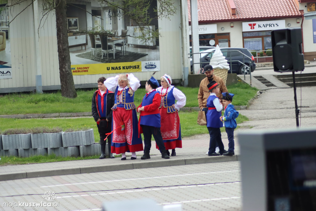  Dachowanie auta, pierwsza pomoc i Piastowski Rajd w Kruszwicy [ZDJĘCIA]