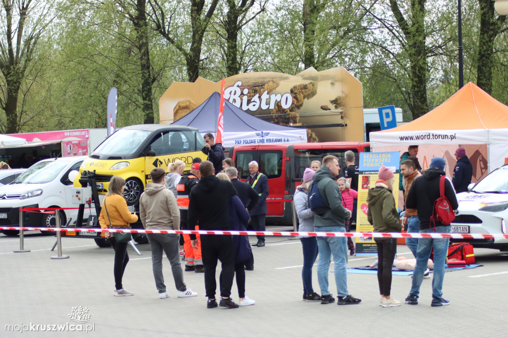  Dachowanie auta, pierwsza pomoc i Piastowski Rajd w Kruszwicy [ZDJĘCIA]