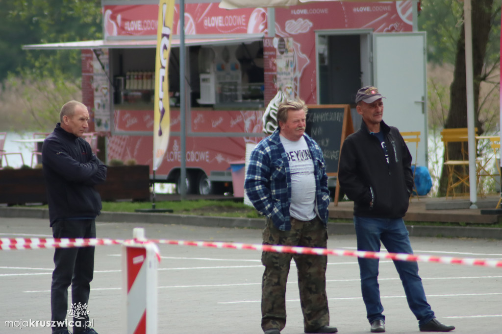  Dachowanie auta, pierwsza pomoc i Piastowski Rajd w Kruszwicy [ZDJĘCIA]