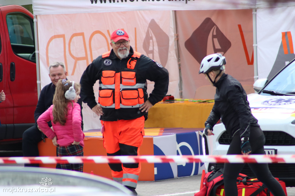  Dachowanie auta, pierwsza pomoc i Piastowski Rajd w Kruszwicy [ZDJĘCIA]