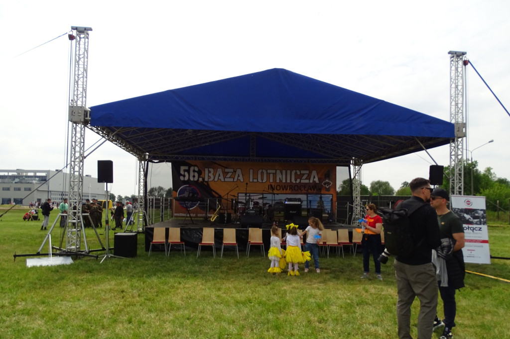 Za nami Piknik Wojskowy w Latkowie. Pokazy i prezentacje na niebie [ZDJĘCIA]