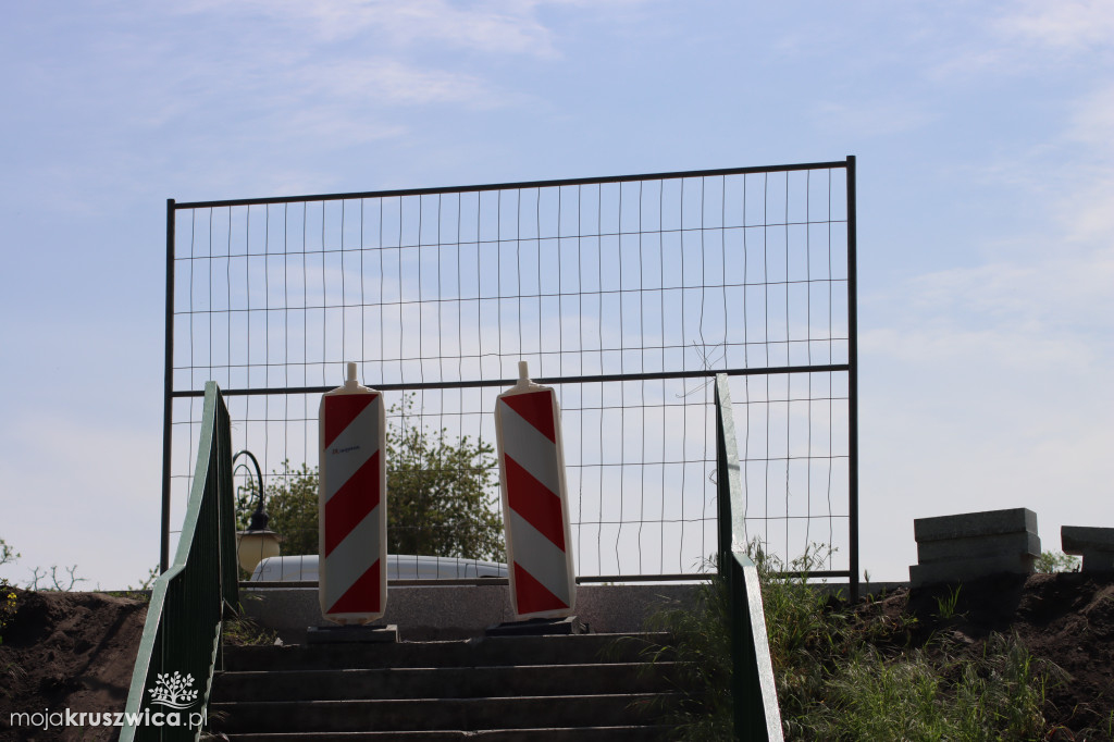Budowa kładki i przebudowa nawierzchni na moście