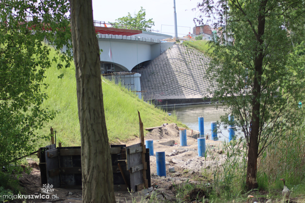 Budowa kładki i przebudowa nawierzchni na moście