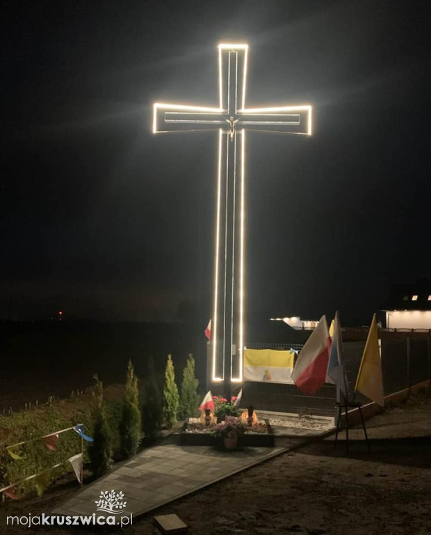 Kraszyce: Poświęcono krzyż - wyraz wdzięczności mieszkańców 
