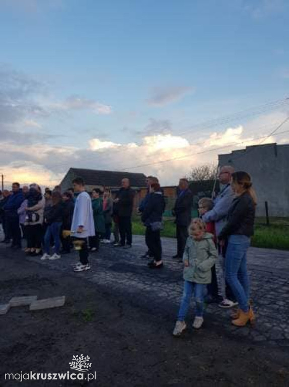 Kraszyce: Poświęcono krzyż - wyraz wdzięczności mieszkańców 