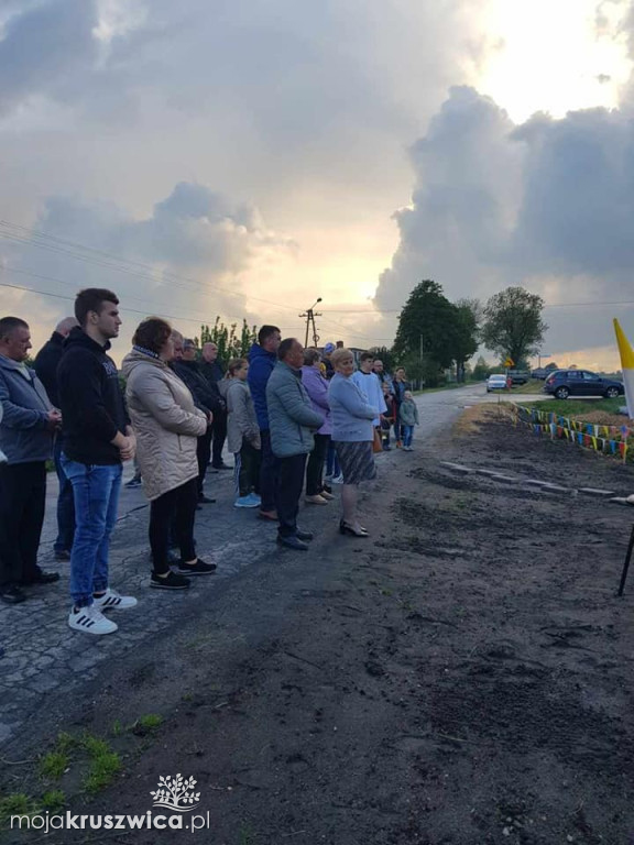 Kraszyce: Poświęcono krzyż - wyraz wdzięczności mieszkańców 