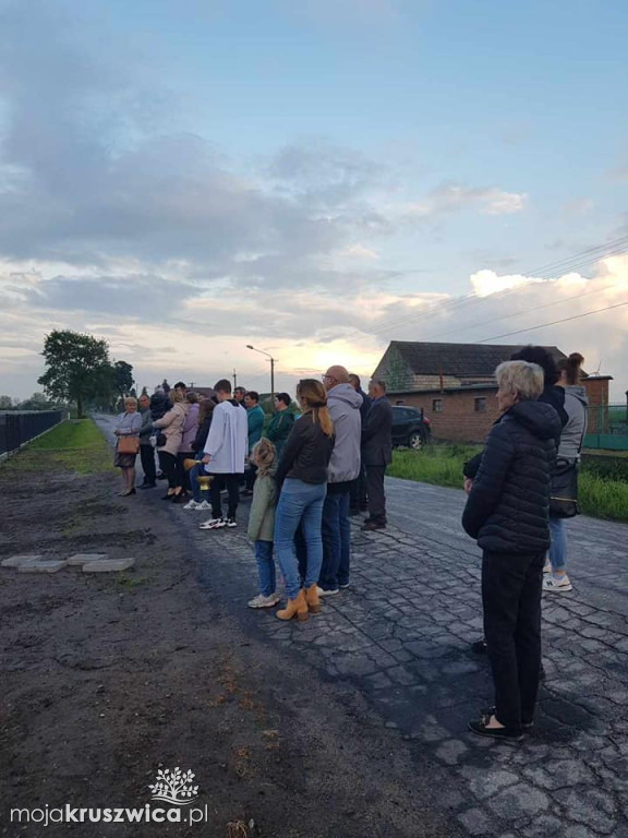 Kraszyce: Poświęcono krzyż - wyraz wdzięczności mieszkańców 