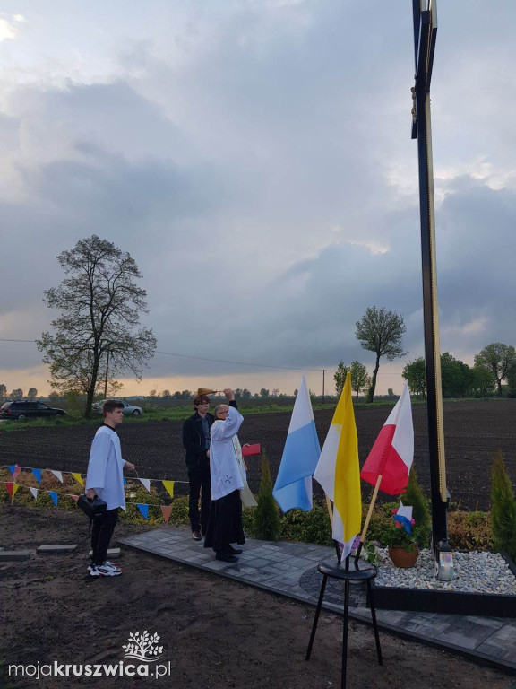 Kraszyce: Poświęcono krzyż - wyraz wdzięczności mieszkańców 