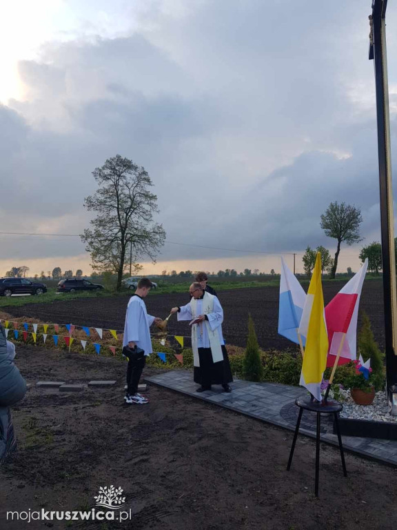 Kraszyce: Poświęcono krzyż - wyraz wdzięczności mieszkańców 