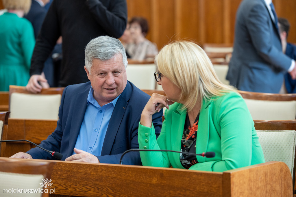 Wotum zaufania i absolutorium dla zarządu województwa