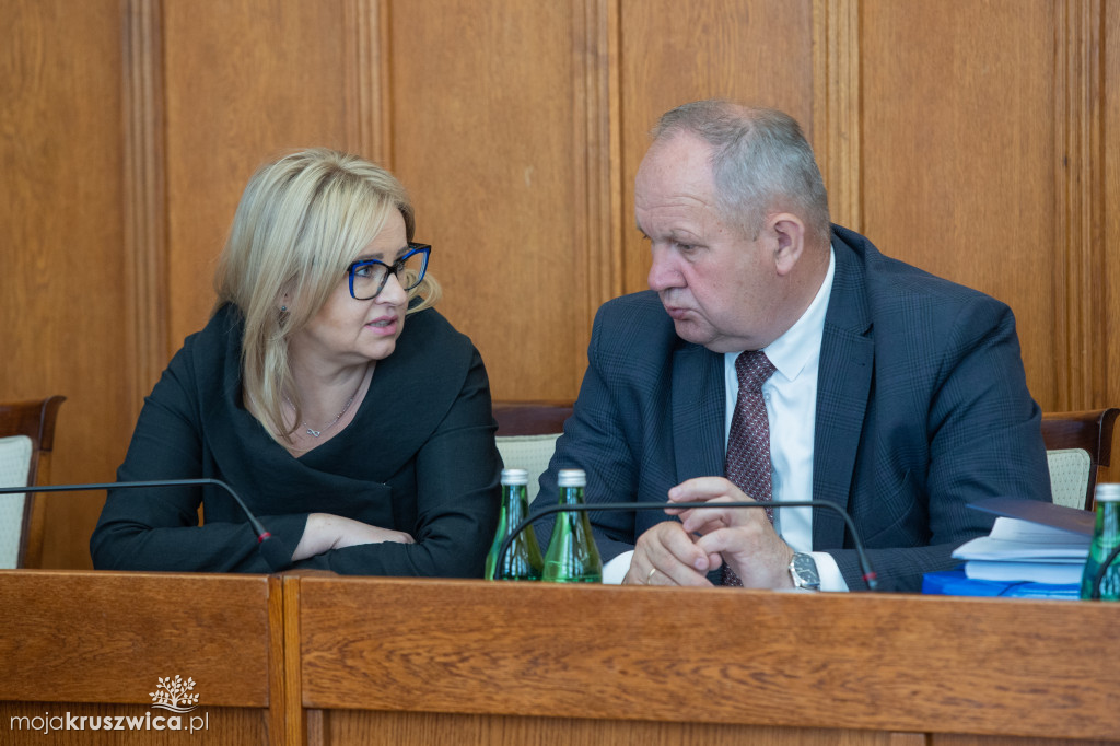 Wotum zaufania i absolutorium dla zarządu województwa