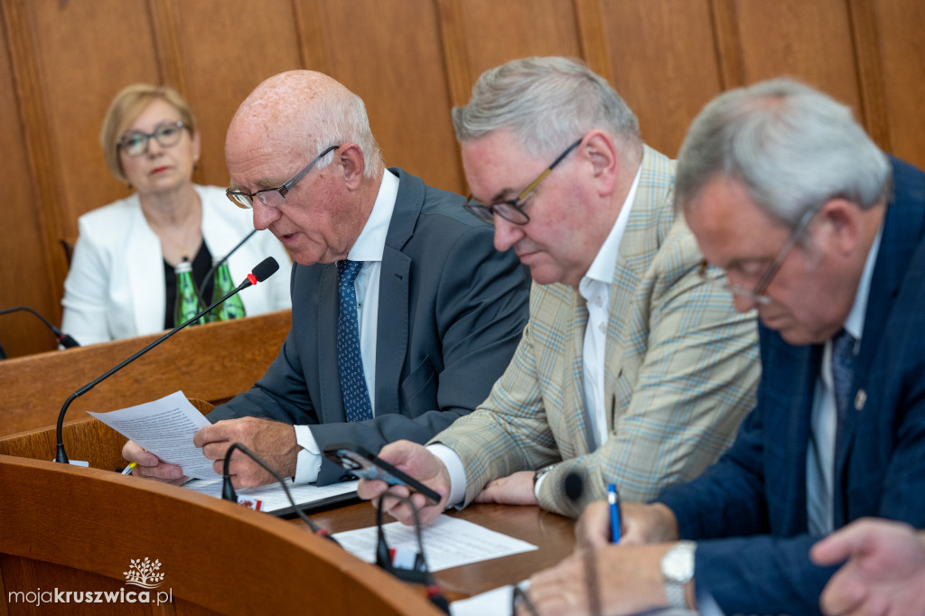 Wotum zaufania i absolutorium dla zarządu województwa