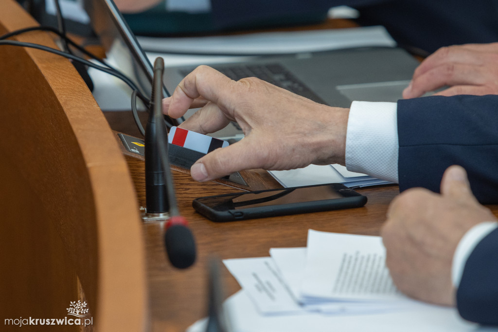 Wotum zaufania i absolutorium dla zarządu województwa