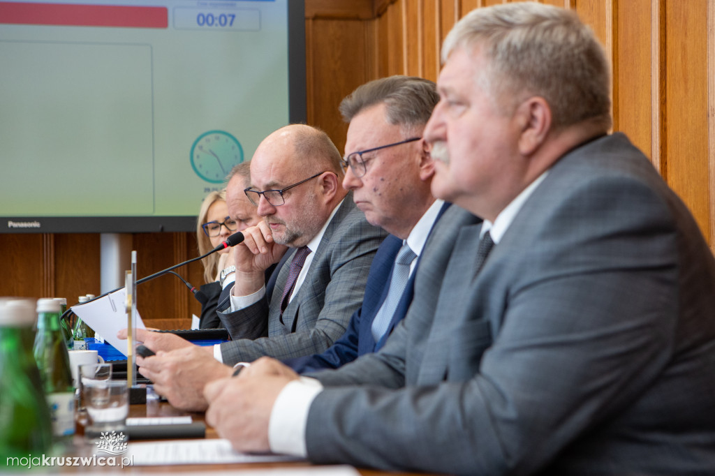 Wotum zaufania i absolutorium dla zarządu województwa