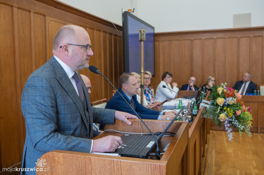 Wotum zaufania i absolutorium dla zarządu województwa