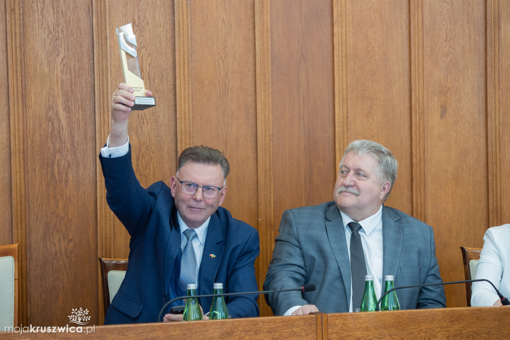 Wotum zaufania i absolutorium dla zarządu województwa