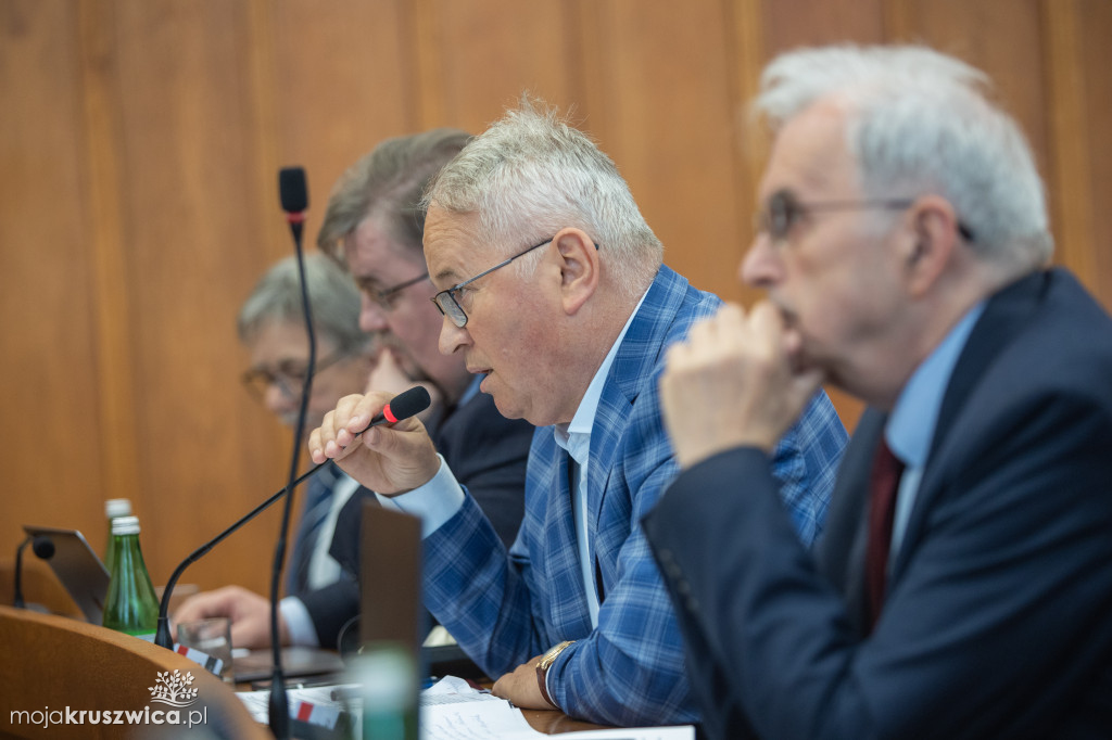 Wotum zaufania i absolutorium dla zarządu województwa