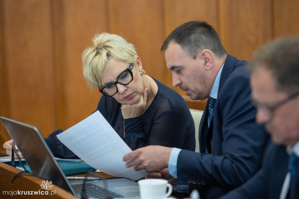 Wotum zaufania i absolutorium dla zarządu województwa