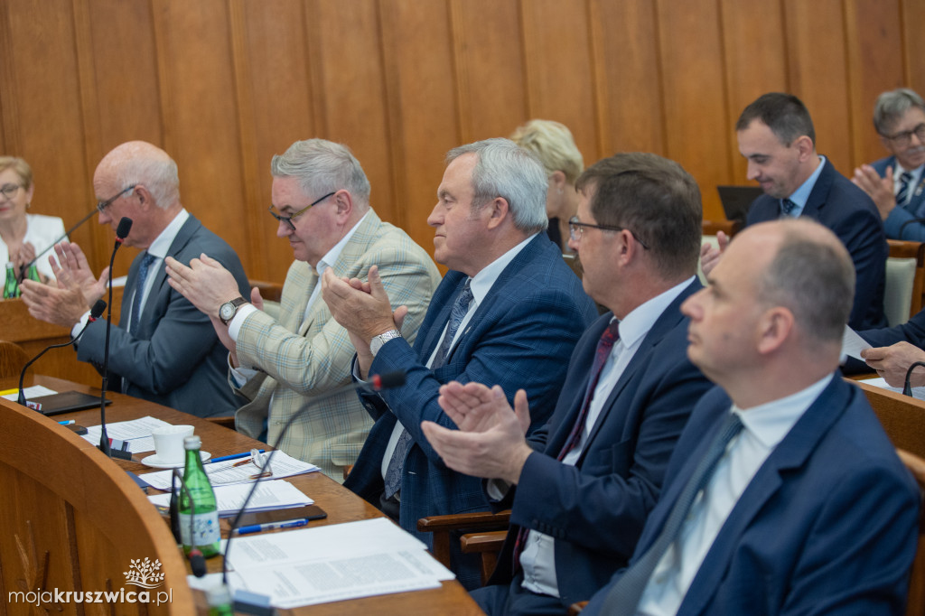 Wotum zaufania i absolutorium dla zarządu województwa