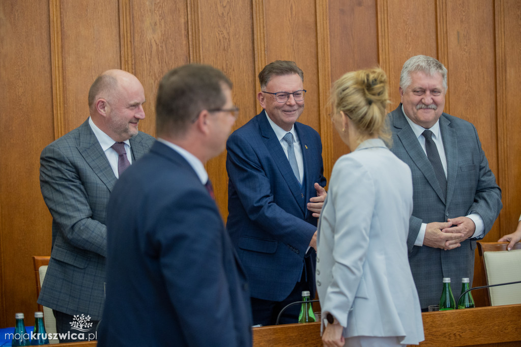 Wotum zaufania i absolutorium dla zarządu województwa