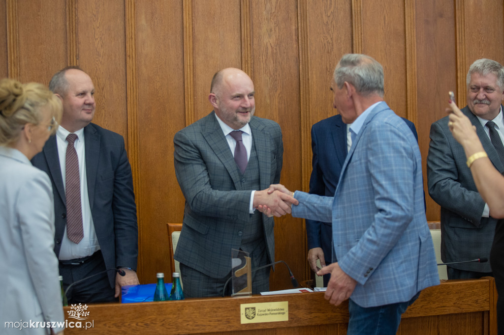 Wotum zaufania i absolutorium dla zarządu województwa
