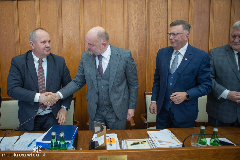 Wotum zaufania i absolutorium dla zarządu województwa