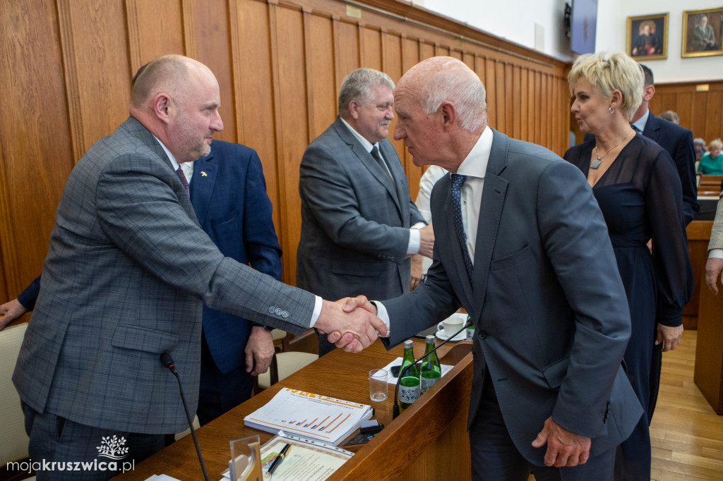 Wotum zaufania i absolutorium dla zarządu województwa