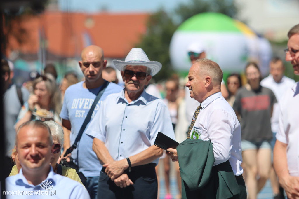 NASZ PATRONAT: W Kruszwicy rozpoczął się Jarmark Nowalijkowy [ZDJĘCIA]