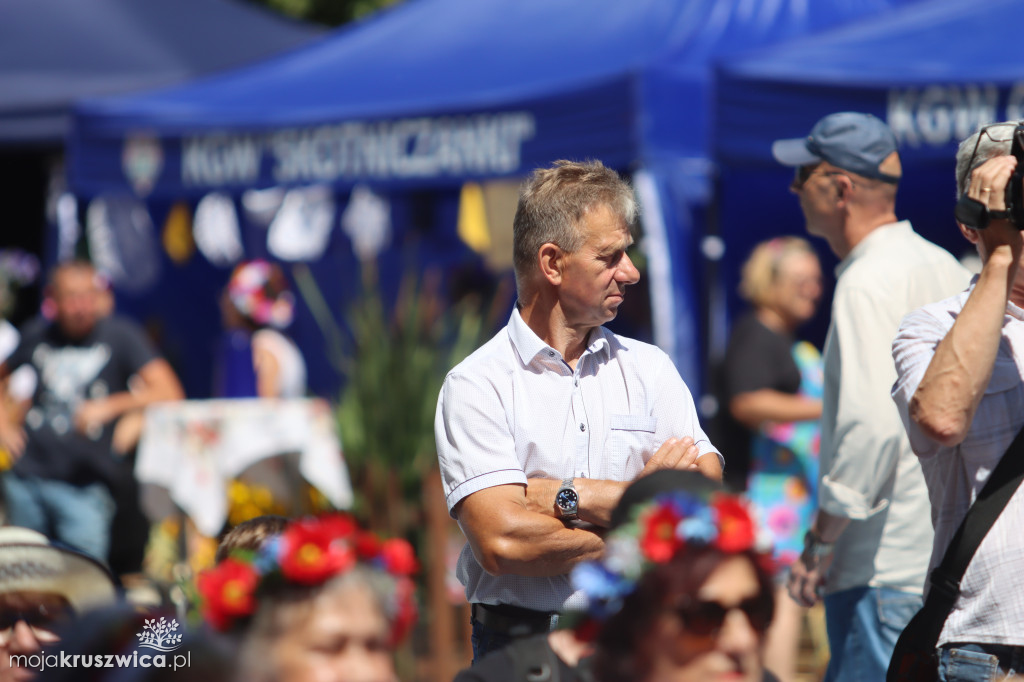 NASZ PATRONAT: W Kruszwicy rozpoczął się Jarmark Nowalijkowy [ZDJĘCIA]