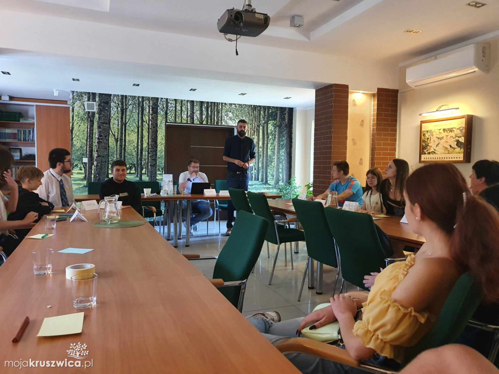 Uczestnicy projektu realizowanego Stowarzyszenia Amicus wzięli udział w debacie