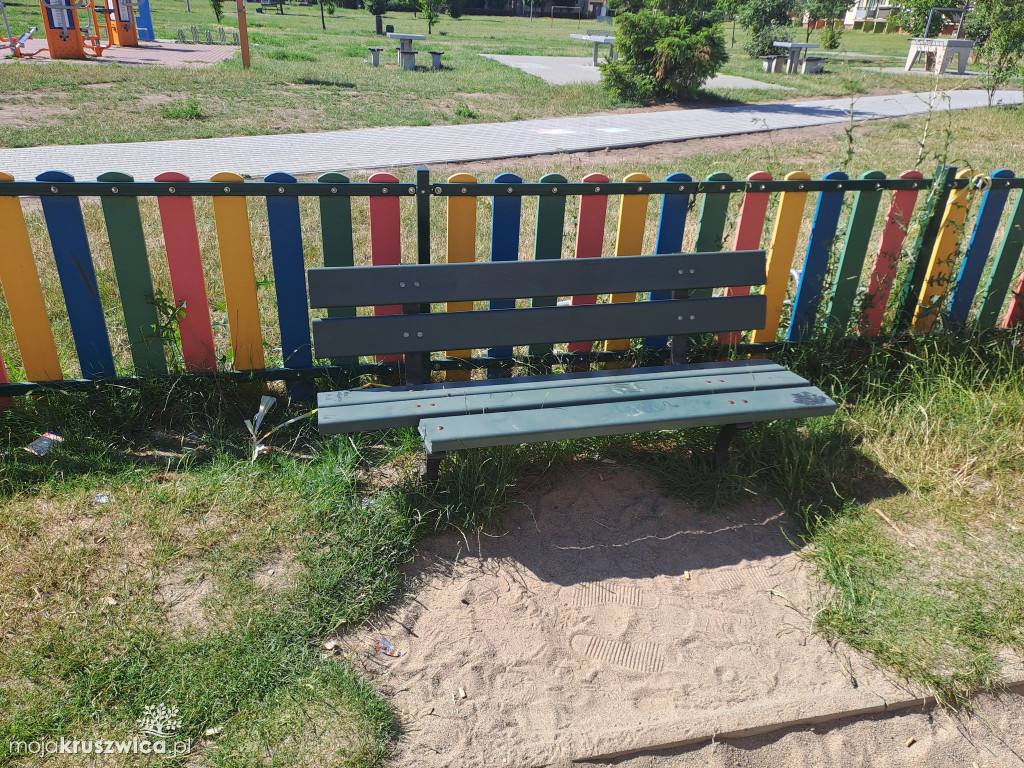 Wandale niszczą kruszwickie place zabaw. Gmina wystosowała apel