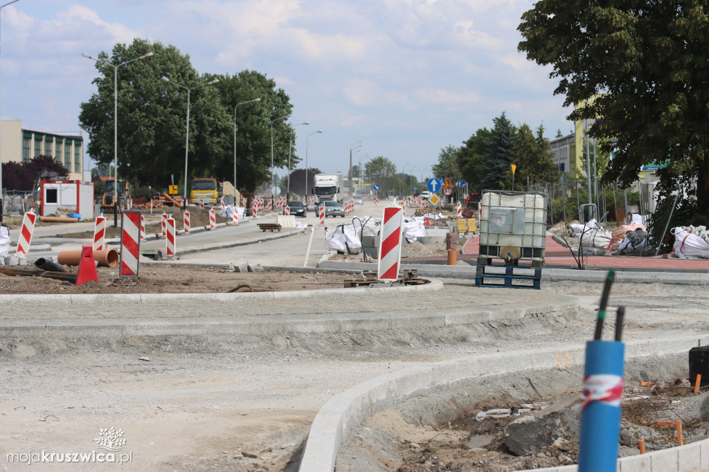 Trwa budowa rond i remont mostu [FOTORELACJA, 22.07.2023]