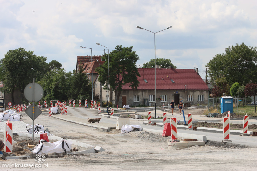 Trwa budowa rond i remont mostu [FOTORELACJA, 22.07.2023]