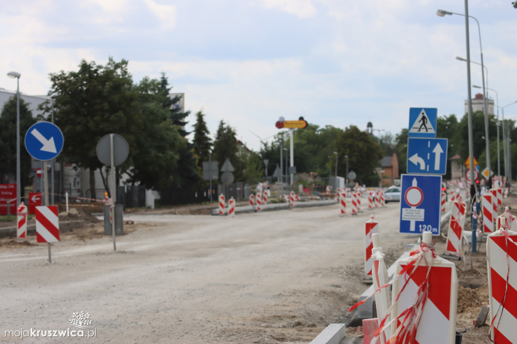 Trwa budowa rond i remont mostu [FOTORELACJA, 22.07.2023]