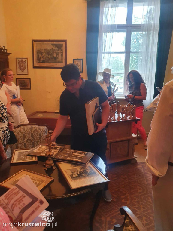 Ruszyli śladami księdza Antoniego Ludwiczaka, proboszcza parafii w Chełmcach