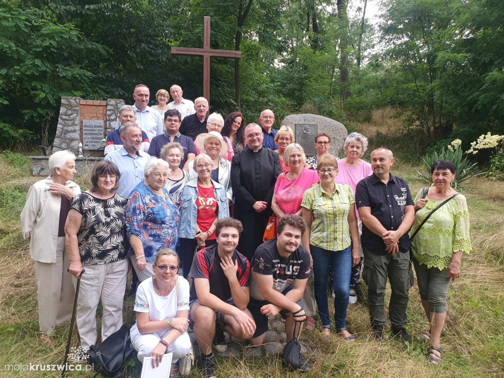 Ruszyli śladami księdza Antoniego Ludwiczaka, proboszcza parafii w Chełmcach