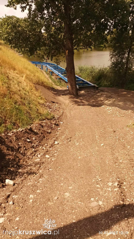 Wkrótce przejdziemy pod mostem na Gople. Trwa budowa kładki