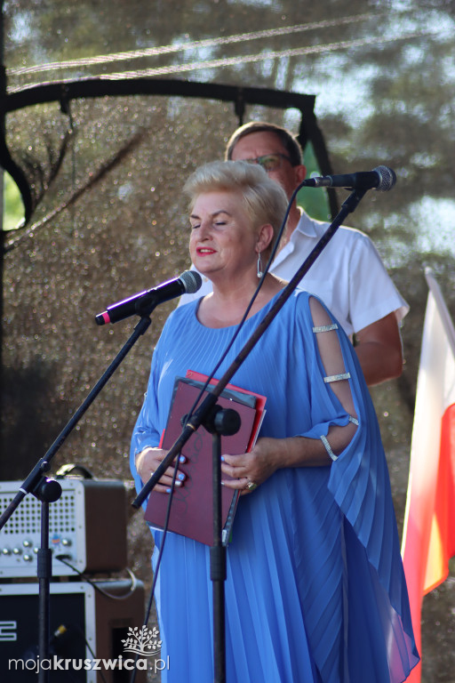 W Chełmcach rozdali pyszny tort i złożyli solenizantkom życzenia