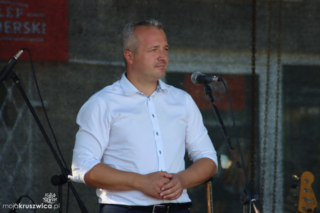 W Chełmcach rozdali pyszny tort i złożyli solenizantkom życzenia