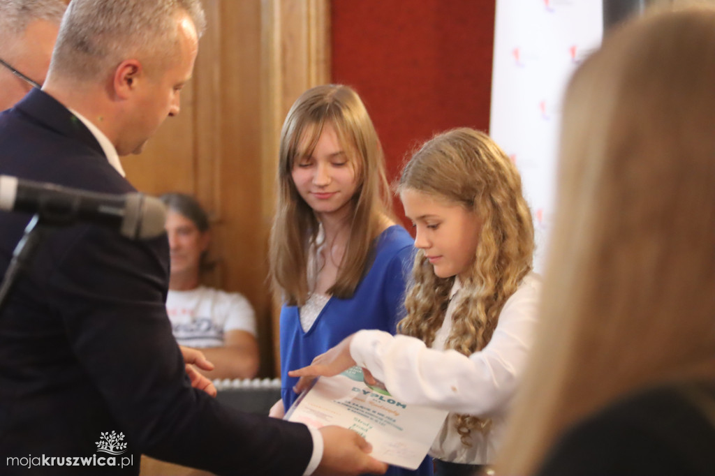 NASZ PATRONAT: Rośnie młode pokolenie poetów. Nagrodzono ich w Kobylnikach [FOTO]