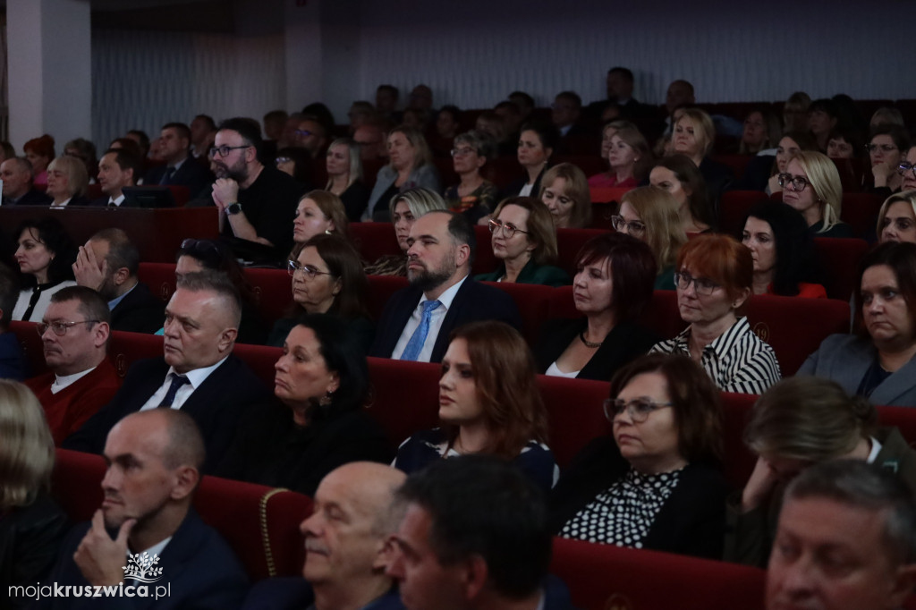 Nagrody dla nauczycieli i dyrektorów. Wśród docenionych pedagodzy z Kruszwicy