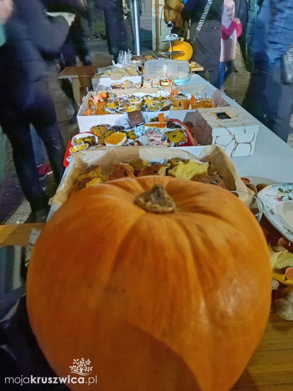 W Kruszwicy hucznie obchodziliśmy Noc Świętych. Był pokaz sztucznych ogni! [FOTO]